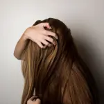 Prurito cuoio capelluto: cause e rimedi
