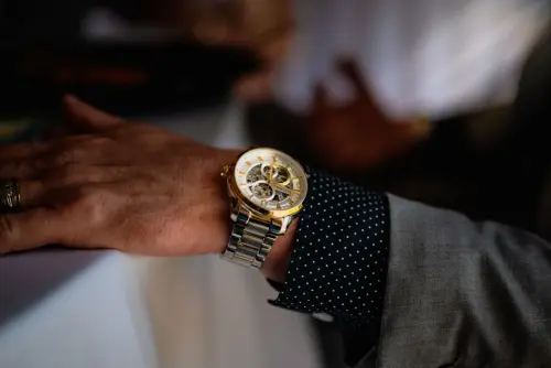 Scatola, garanzia e condizioni: perché la storia di un orologio pesa sulla quotazione