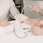 Pressione alta: le abitudini che la fanno salire